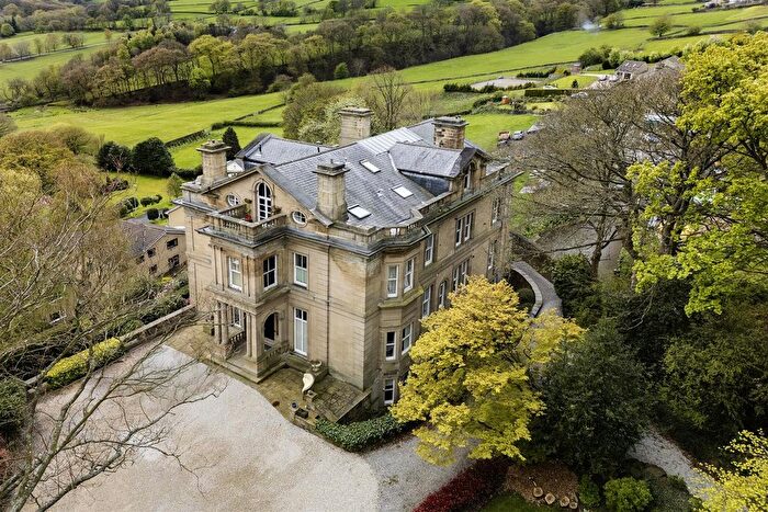 2 Bedroom Flat For Sale In Holywell Hall, Hollywell Green, Halifax, HX4