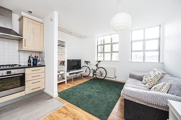 1 Bedroom Flat For Sale In Somerford Grove, Stoke Newington, London, N16