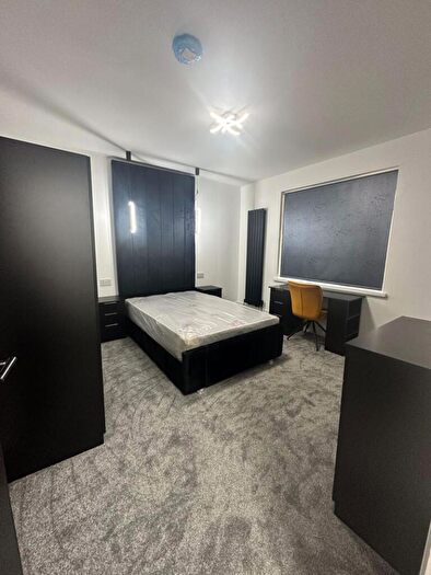 2 Bedroom Flat To Rent In Rolleston Drive, Nottingham, NG7