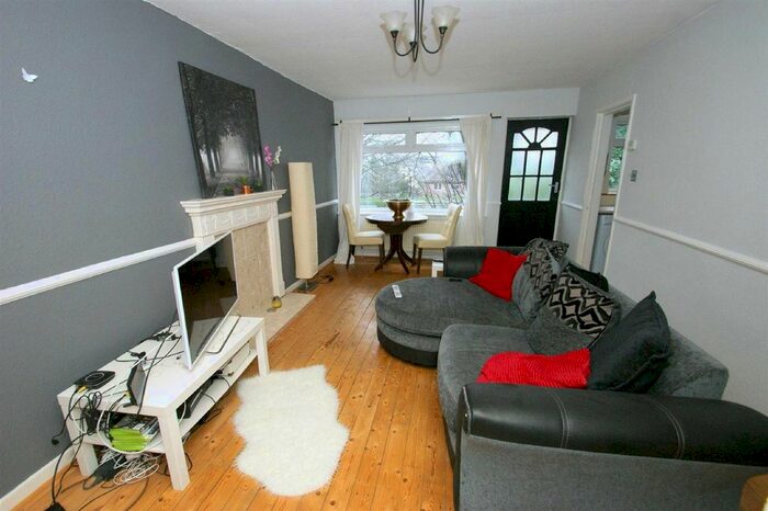 2 Bedroom Flat To Rent In King Edwins Court, Oakwood, Leeds, LS8