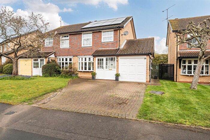 3 Bedroom Semi-Detached House For Sale In Kesteven Way, Wokingham, Berkshire, RG41