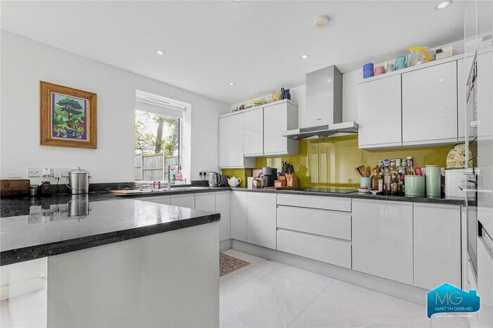 3 Bedroom Semi-Detached House To Rent In Blake Road, London, N11