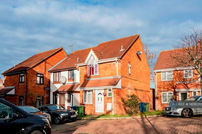 3 Bedroom Semi-Detached House To Rent In Franklins Mews, Harrow, HA2