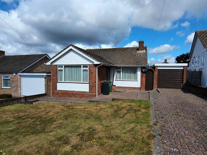 3 Bedroom Bungalow To Rent In Grange Avenue, Hastings, TN34