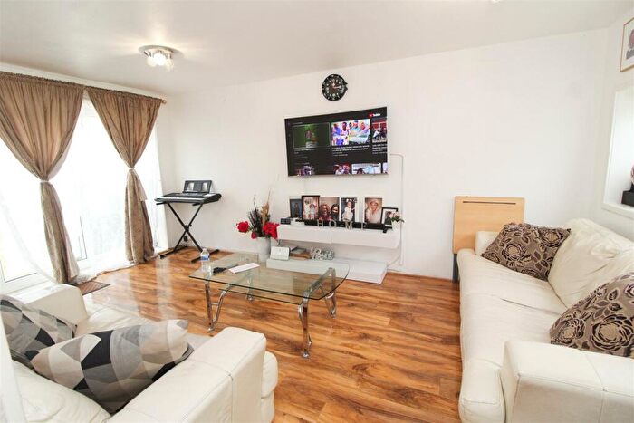 3 Bedroom Terraced House For Sale In Summergill Court, Heelands, Milton Keynes, MK13