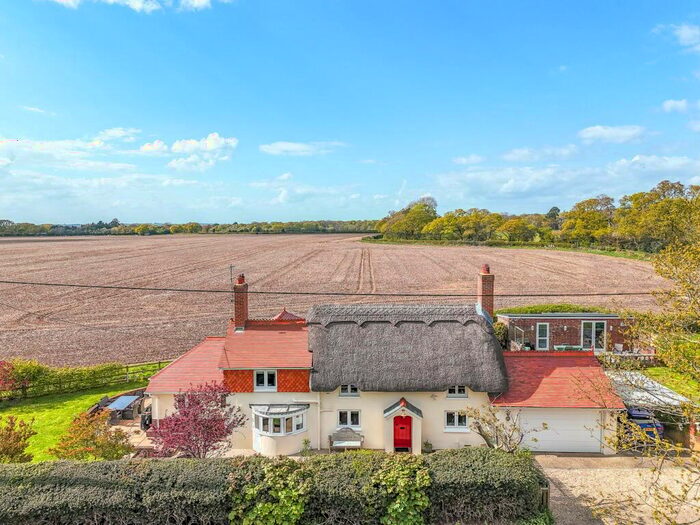 4 Bedroom Cottage For Sale In Lyndhurst Road, Bransgore, Christchurch, BH23
