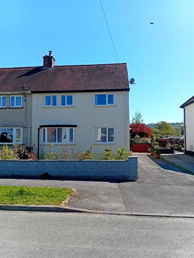 3 Bedroom Semi-Detached House For Sale In Maesglas, Llandovery, SA20