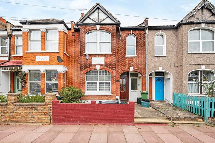 2 Bedroom Flat For Sale In Piquet Road, Anerley, London, SE20