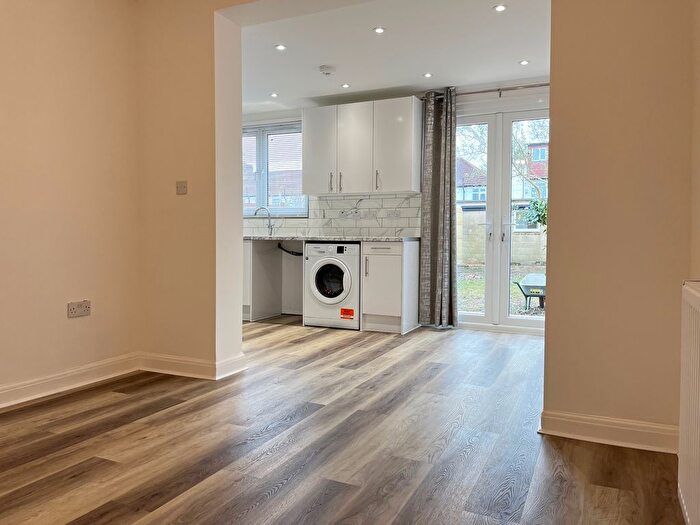 4 Bedroom Terraced House To Rent In Rylston Road, Palmers Green, N13