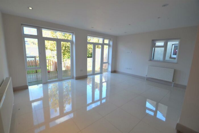 5 Bedroom Semi-Detached House To Rent In Stunning Five Bed Family House, NW11