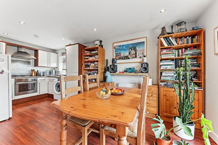 2 Bedroom Flat For Sale In Weston Park View, Otley, LS21