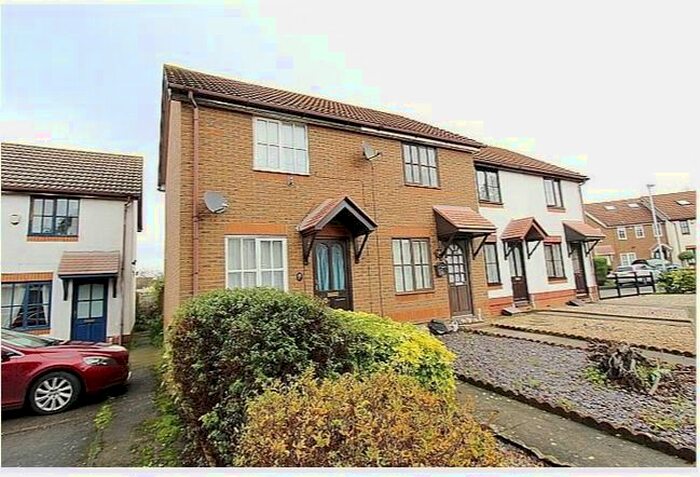 2 Bedroom Maisonette To Rent In Berkeley Avenue, Cranford, Hounslow, TW4
