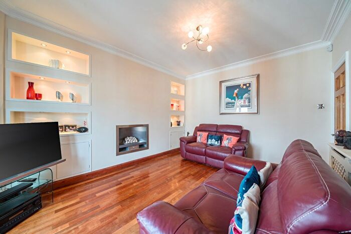 3 Bedroom Flat For Sale In Norroy Road, Putney, London, SW15