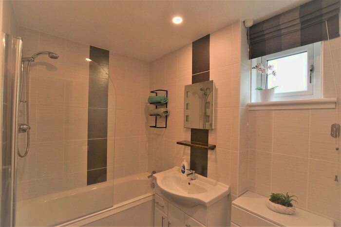 3 Bedroom End Of Terrace House For Sale In Busbiehead, Girdle Toll, Irvine, KA11