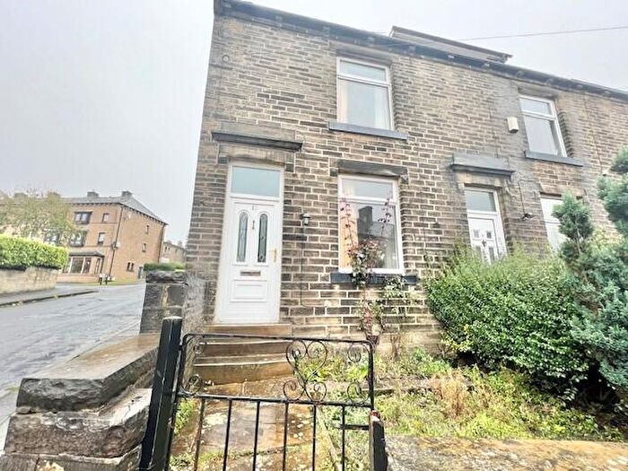 2 Bedroom End Of Terrace House To Rent In Brougham Street, Halifax, HX3