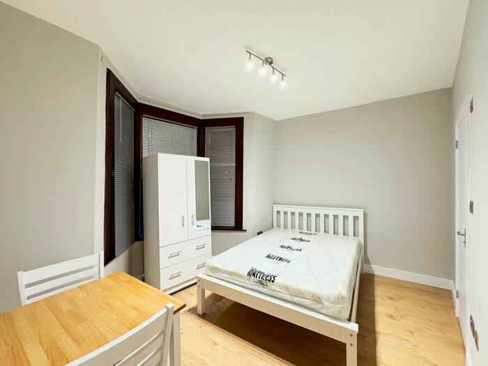 Studio To Rent In Trundleys Road, London, SE8