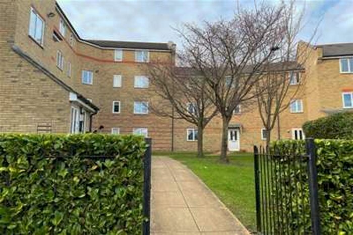 2 Bedroom Flat To Rent In Rookes Crescent, 'the Village', Chelmsford, CM1