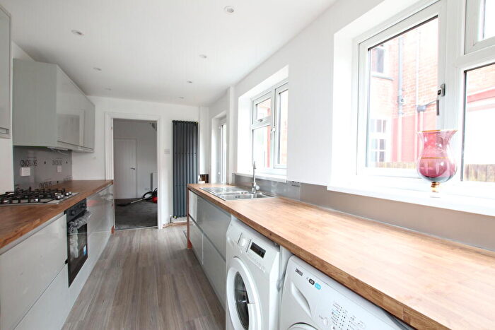 3 Bedroom Semi-Detached House To Rent In Nottingham Road, New Basford, Nottingham, NG6