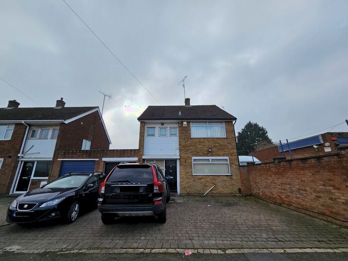 3 Bedroom Detached House To Rent In Wingate Road, Luton, LU4
