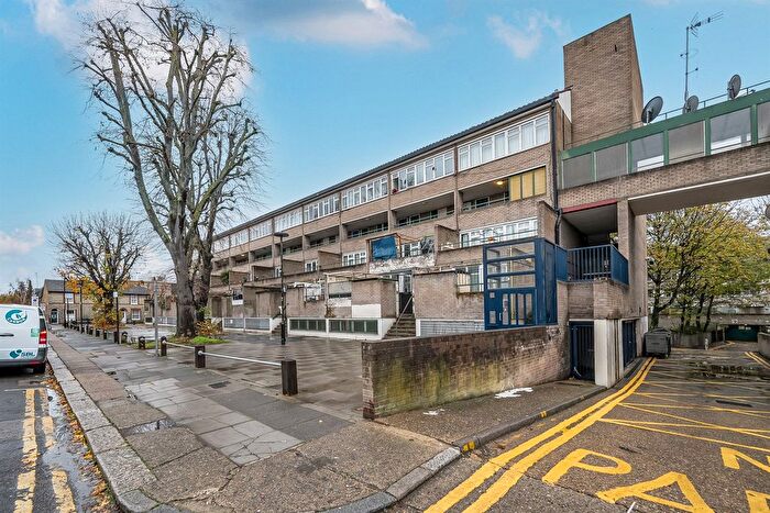 2 Bedroom Flat For Sale In Pembury Road, London, N17