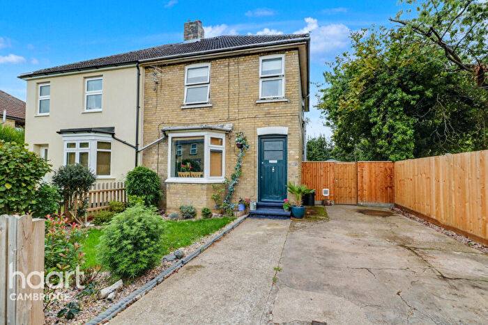 3 Bedroom Semi-Detached House For Sale In Ramsden Square, Cambridge, CB4