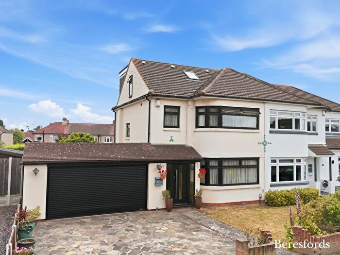 4 Bedroom Semi-Detached House For Sale In Elmhurst Drive, Hornchurch, RM11