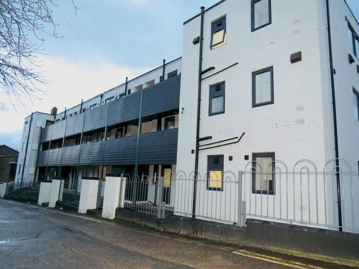 1 Bedroom Apartment To Rent In West Parade Flats, Halifax, HX1