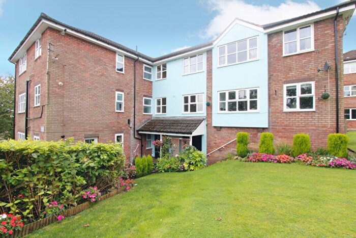 3 Bedroom Apartment For Sale In Heatherfield, Bolton, BL1