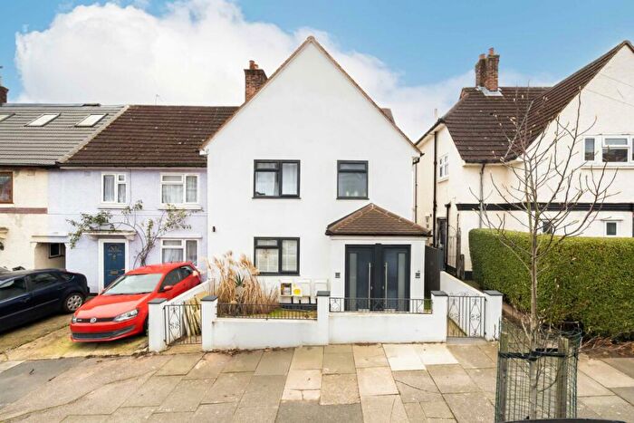 2 Bedroom Flat For Sale In Park Road, London, NW4