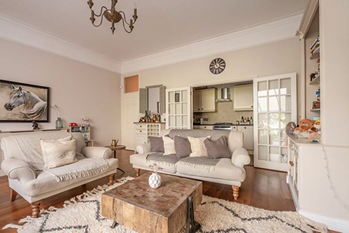 2 Bedroom Flat To Rent In West Hill, London, SW15