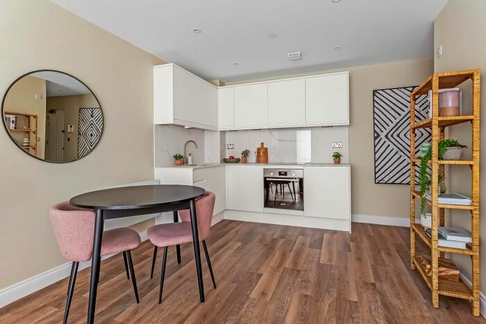 1 Bedroom Flat To Rent In Golden House, Power Close, Guildford, GU1