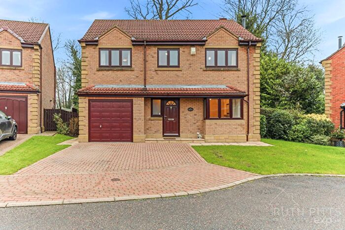 4 Bedroom Detached House For Sale In The Elms, Ackworth, WF7