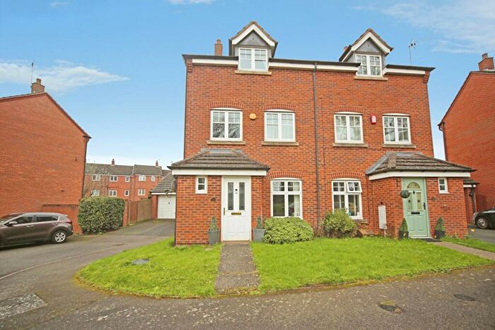 4 Bedroom Semi Detached House For Sale In Haselwell Drive, Birmingham, West Midlands, B30