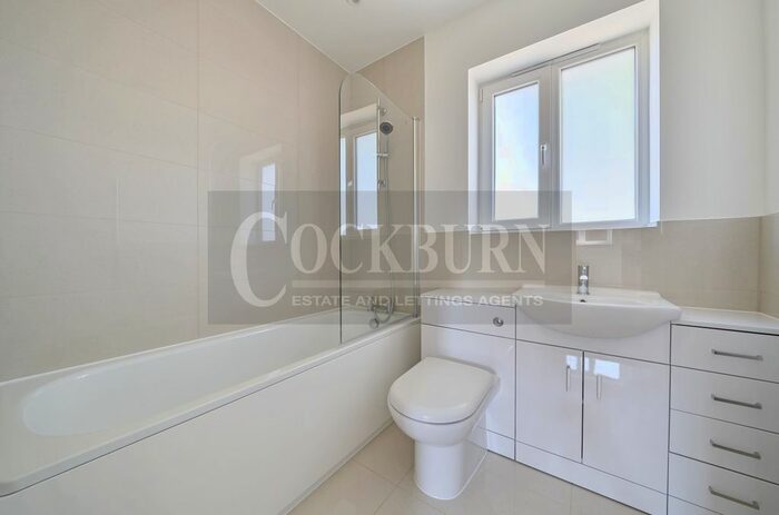 3 Bedroom End Of Terrace House For Sale In Buckler Gardens, London, SE9