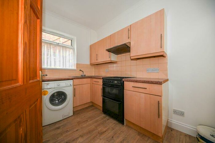 1 Bedroom Terraced House To Rent In Portsmouth Road, Portsmouth, PO6