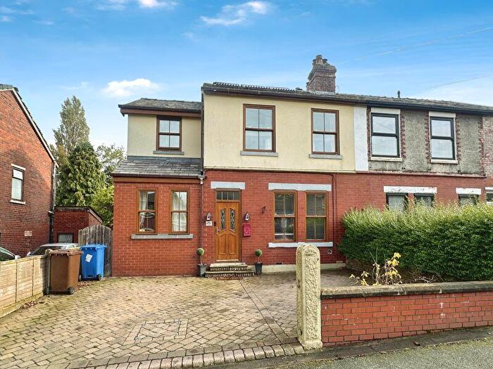 4 Bedroom Semi-Detached House For Sale In Droughts Lane, Prestwich. Manchester, M25