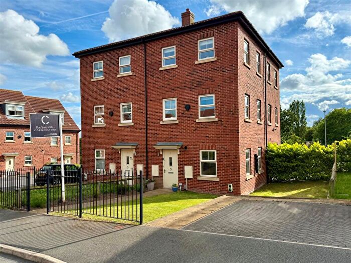 2 Bedroom Town House For Sale In Asket Row, Seacroft, Leeds, West Yorkshire, LS14