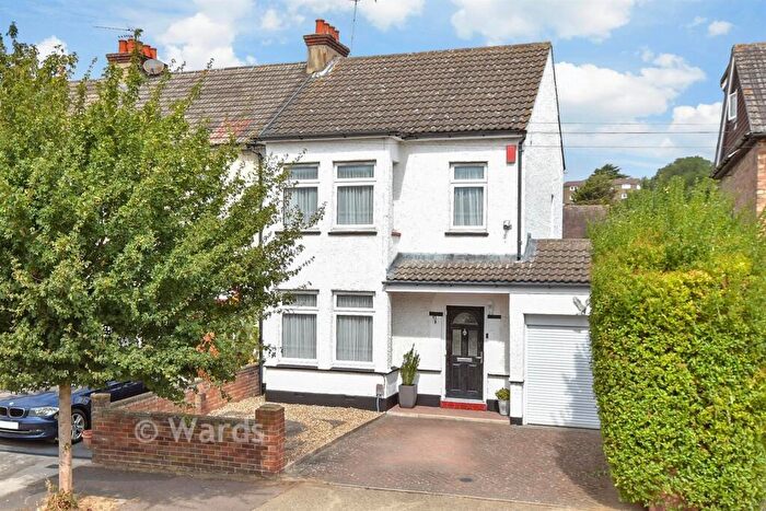 3 Bedroom End Of Terrace House For Sale In Ferndale Road, Gravesend, Kent, DA12