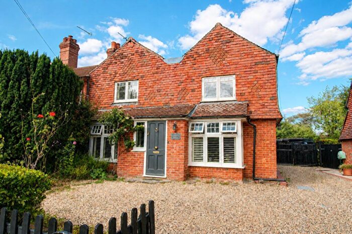 4 Bedroom Link Detached House For Sale In High Street, Billingshurst, RH14