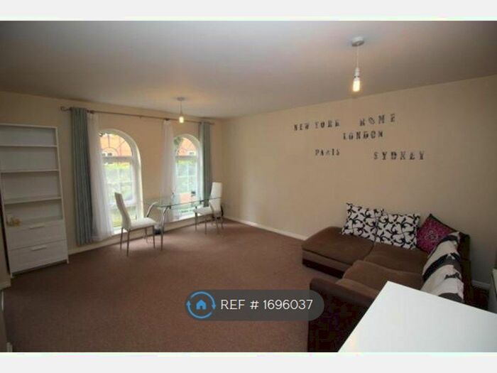 2 Bedroom Flat To Rent In Labrador Quay, Salford, M50