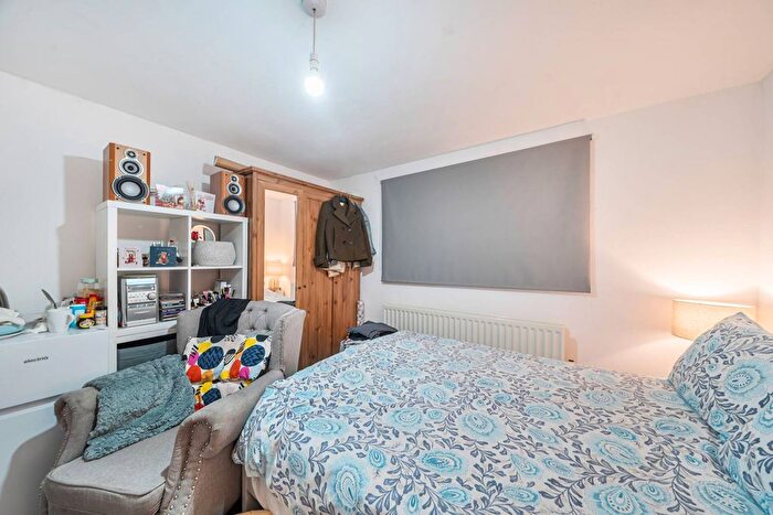 3 Bedroom End Terrace House For Sale In Lower Coombe Street, Croydon, CR0