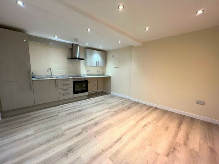 1 Bedroom Apartment To Rent In Old Broadway, Manchester, M20