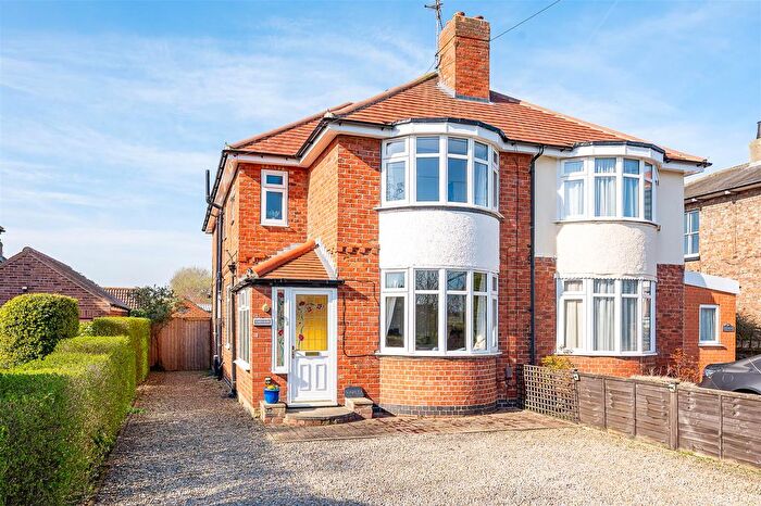 3 Bedroom Semi Detached House For Sale In Malton Road, York, YO31