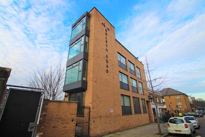 2 Bedroom Flat To Rent In Boleyn Road, London, N16