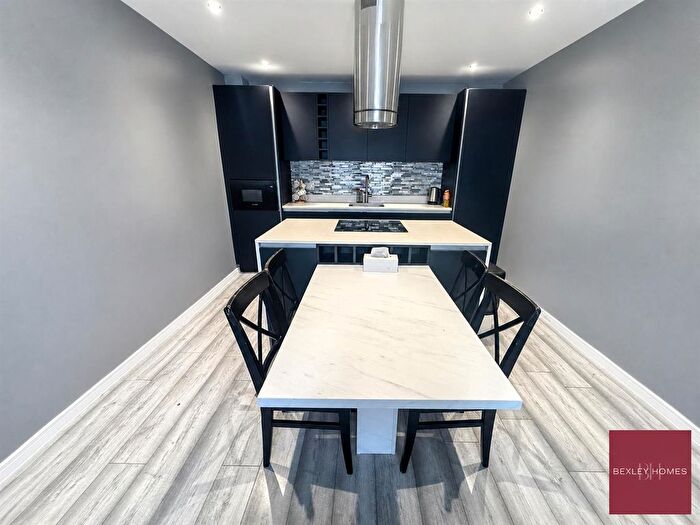 3 Bedroom Flat To Rent In Welling High Street, Welling, DA16