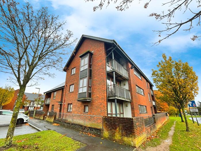 2 Bedroom Flat For Sale In Oakridge Village, Basingstoke, RG21