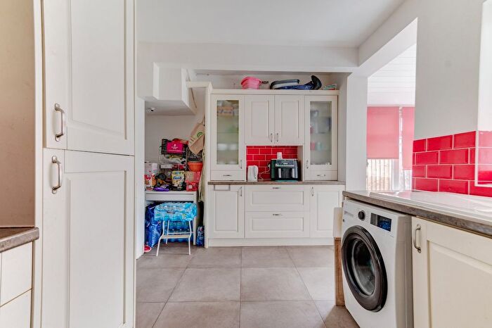 3 Bedroom Semi-Detached House For Sale In Thurlestone Road, Birmingham, West Midlands, B31