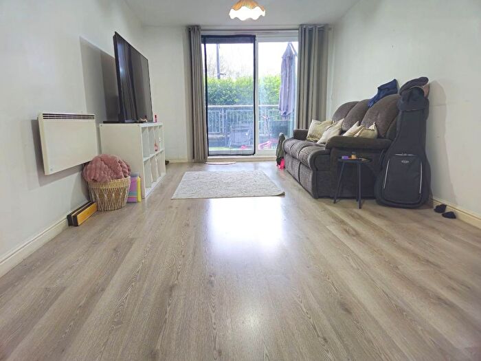 2 Bedroom Flat To Rent In Wooldridge Close, Feltham, TW14