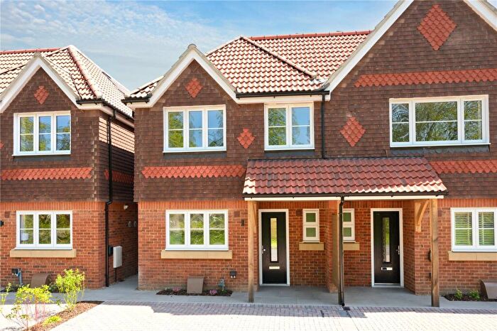 4 Bedroom End Of Terrace House For Sale In Westfield Road, Woking, GU22