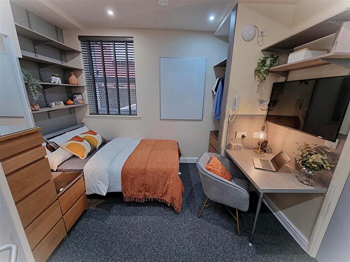 Studio To Rent In Rasen Lane - Studio For Jan, LN1